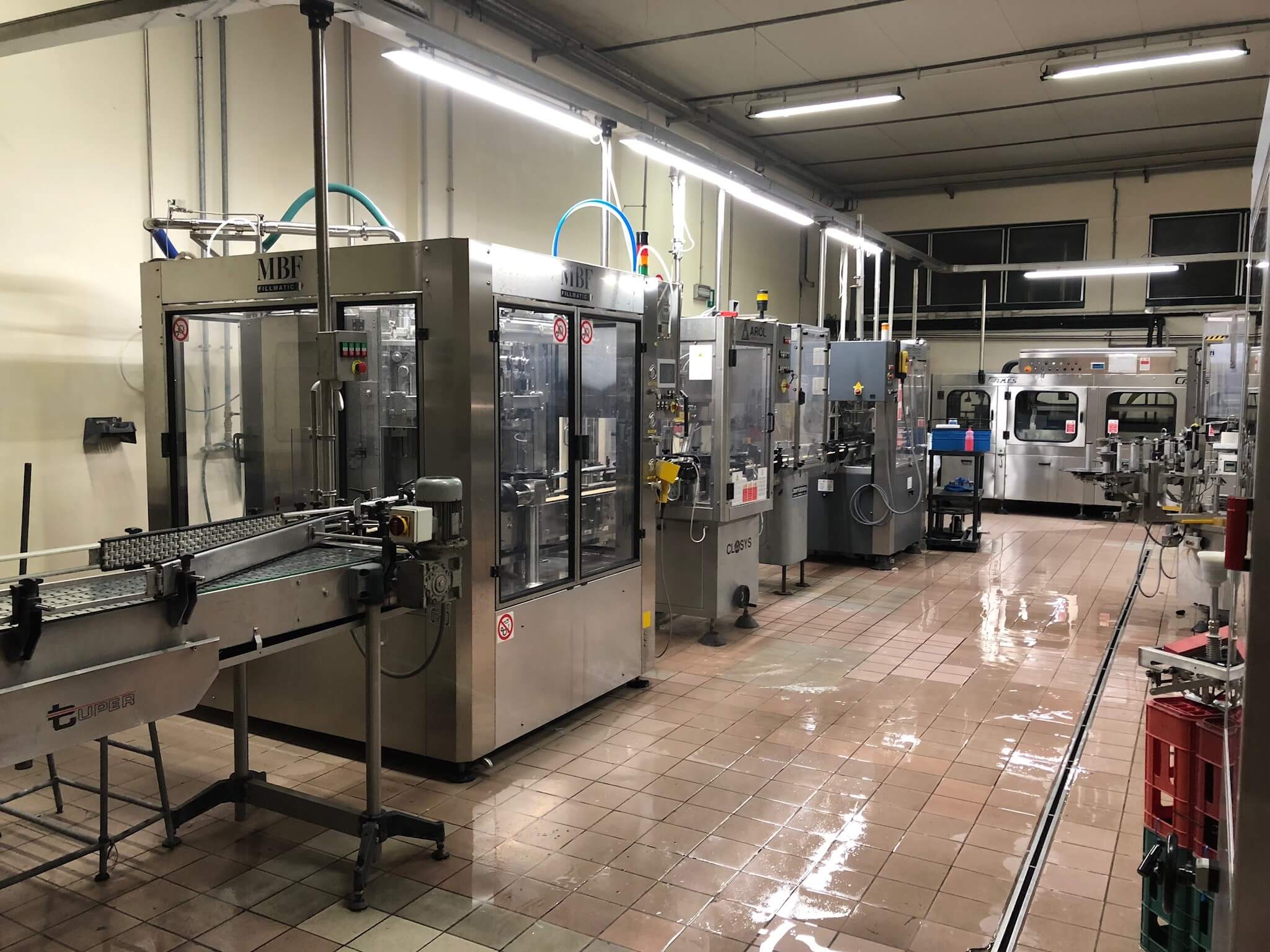 Linea di imbottigliamento completa